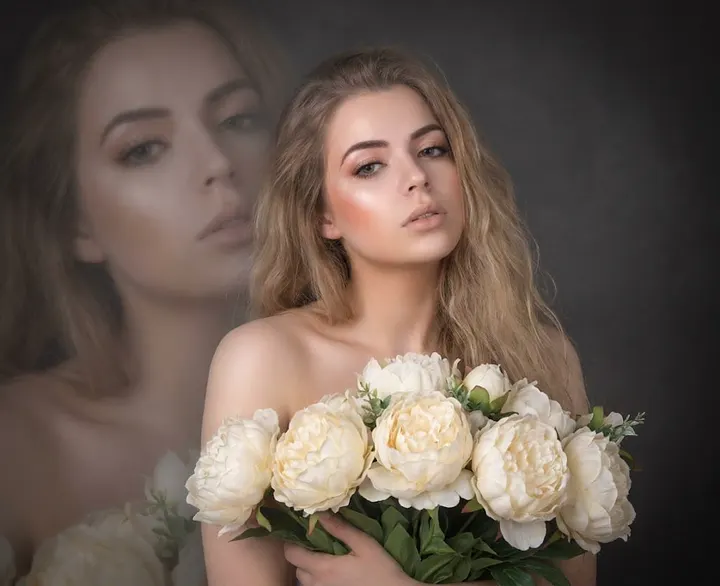 Портрет в стиле Vogue с пионами