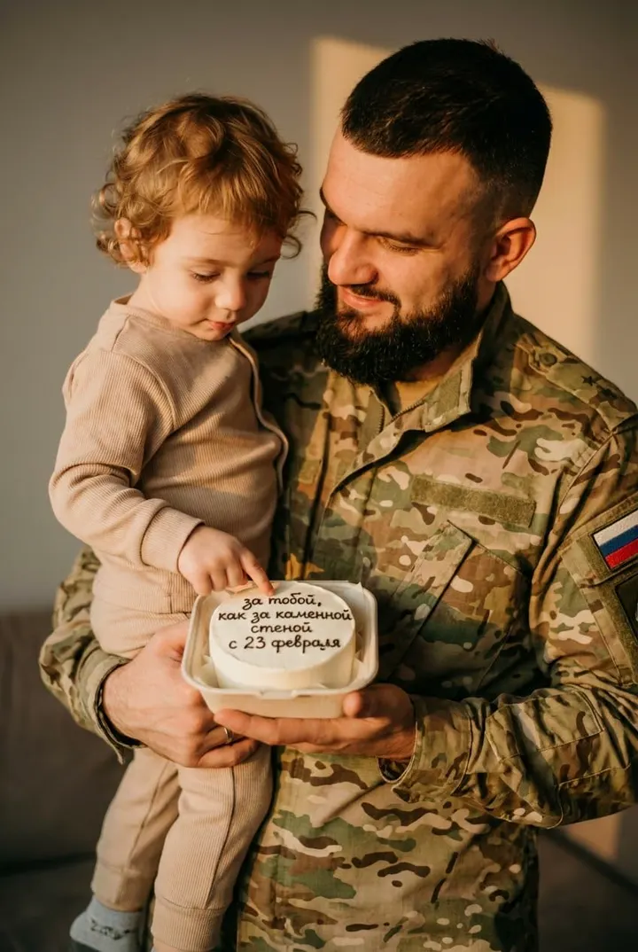 Папа и ребенок на 23 февраля