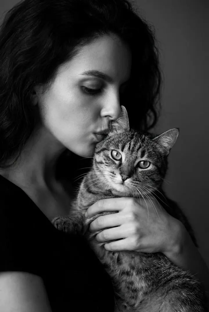 Нежный портрет с любимым котом — пример фото по шаблону