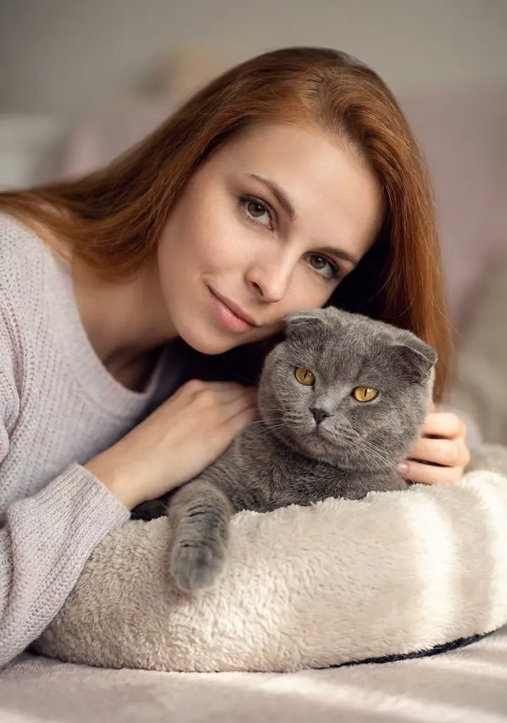 Уютный домашний портрет с кошкой