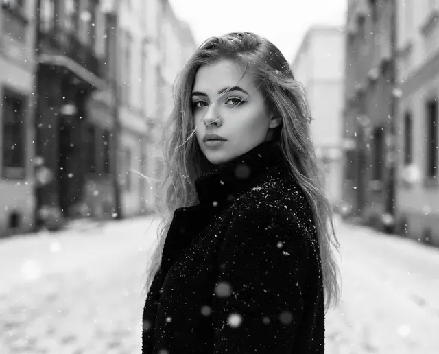 Чёрно-белый зимний портрет
