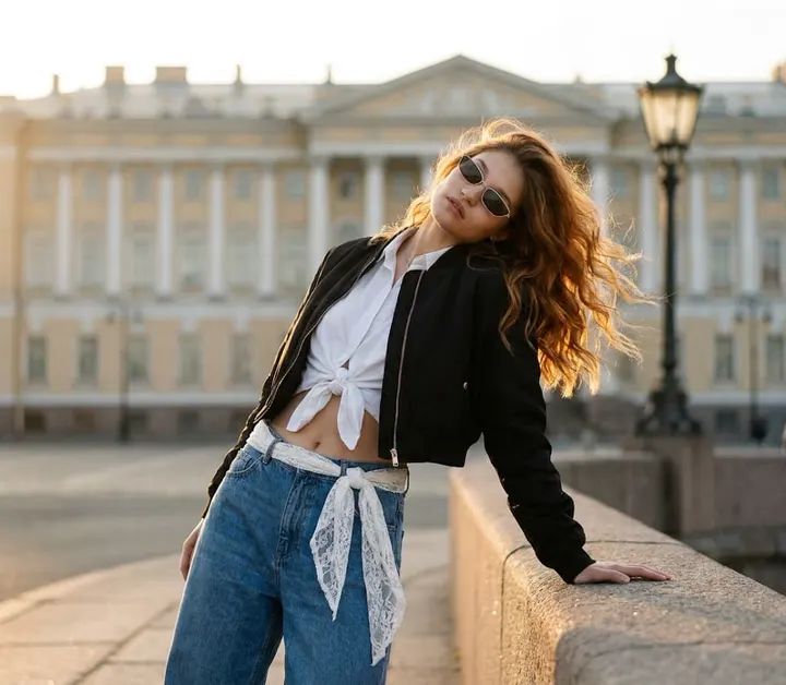 Девушка в стиле 90-х в Петербурге