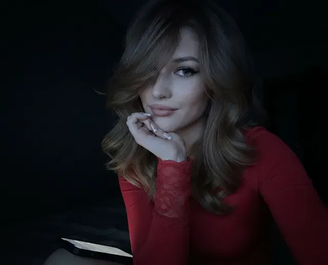 Эстетичное вечернее селфи