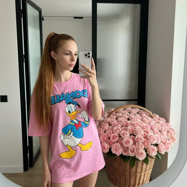 Селфи с розами на 8 марта