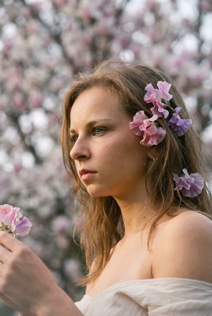 Портрет в стиле Vogue с цветами
