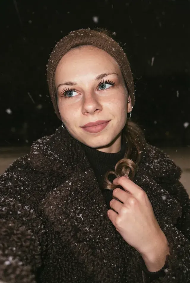 Уютное селфи под вечерним снегопадом