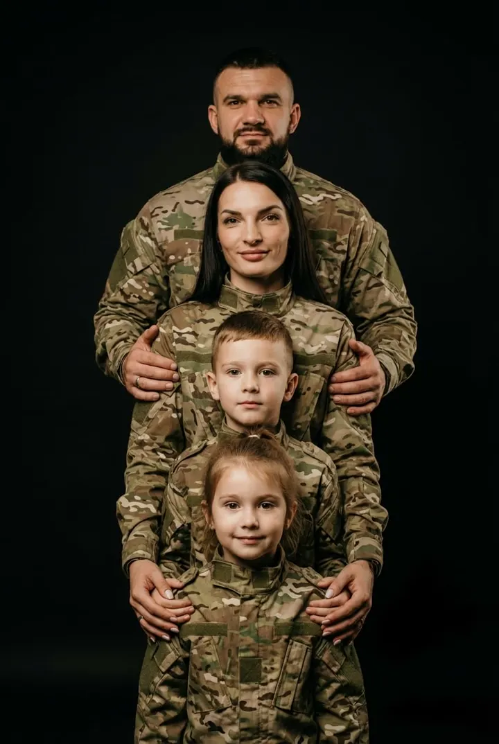 Семья в военной форме Мультикам