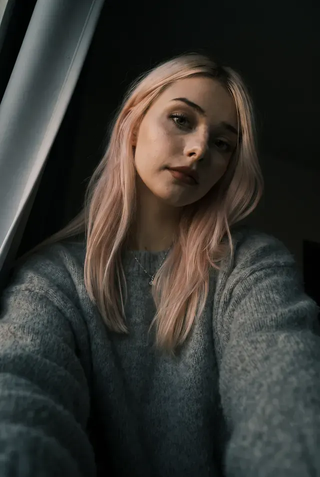 Селфи в стиле low-key