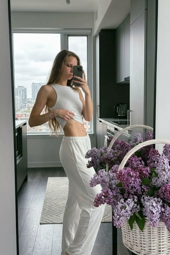 Селфи в зеркале с сиренью