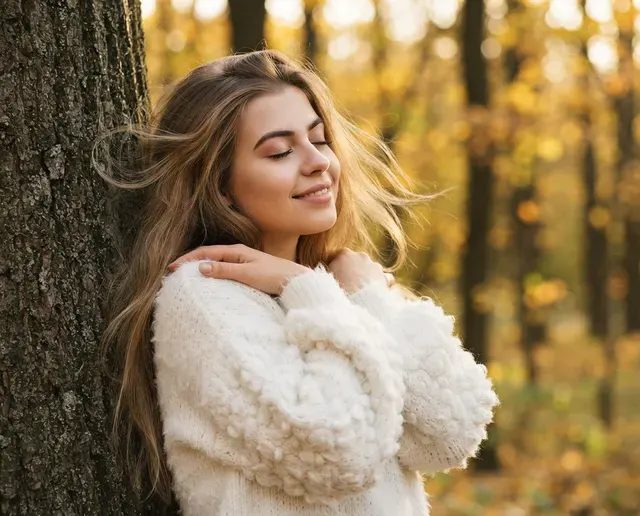 Уютный кинематографичный осенний портрет