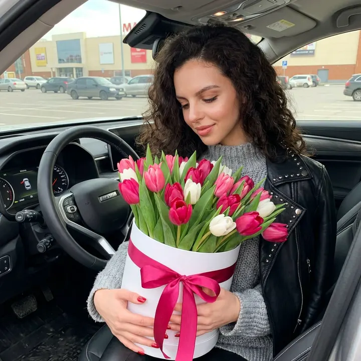Женщина с тюльпанами в Haval