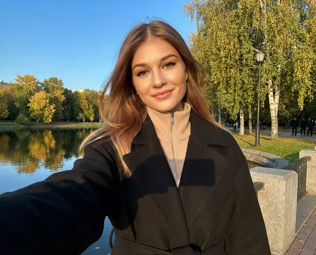 Уютное осеннее селфи у пруда