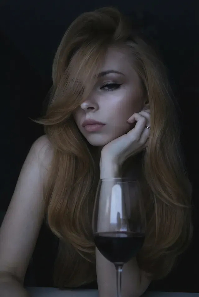 Вечернее селфи с бокалом