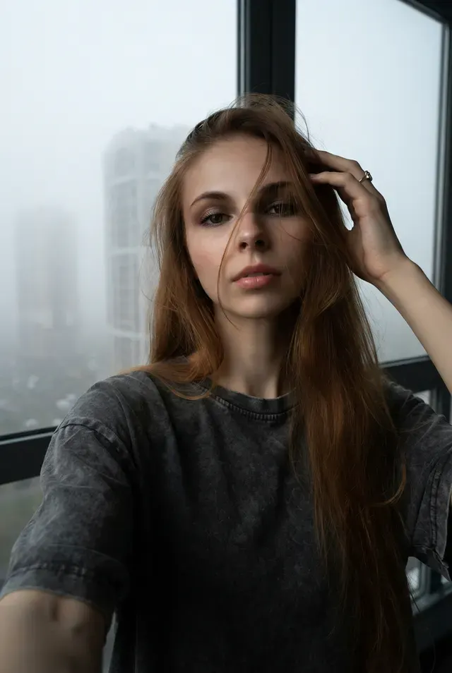 Утреннее селфи у туманного окна