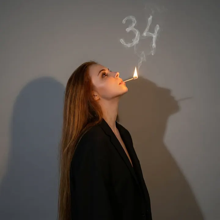 Студийный портрет со спичкой 34