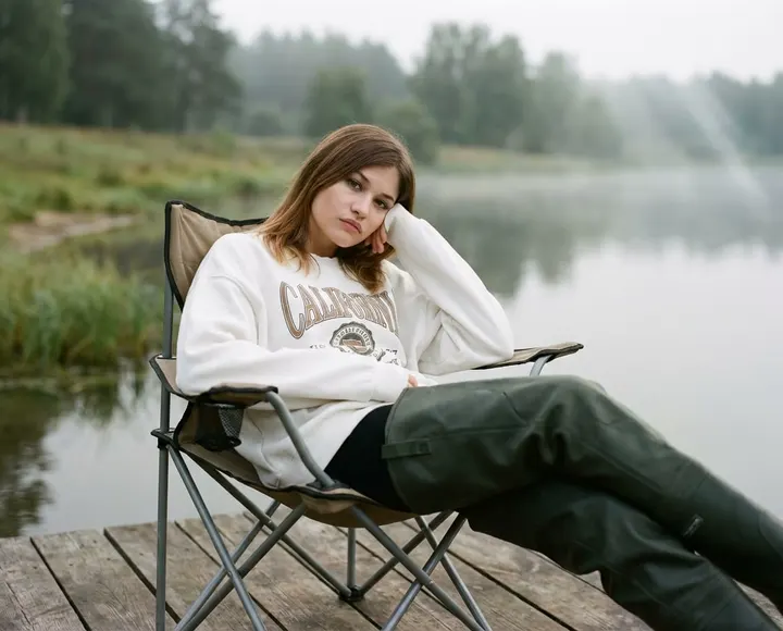 Портрет в стиле Vogue у озера