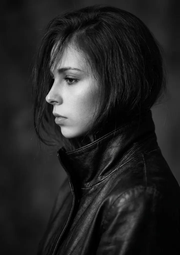 Черно-белый нуар портрет женщины