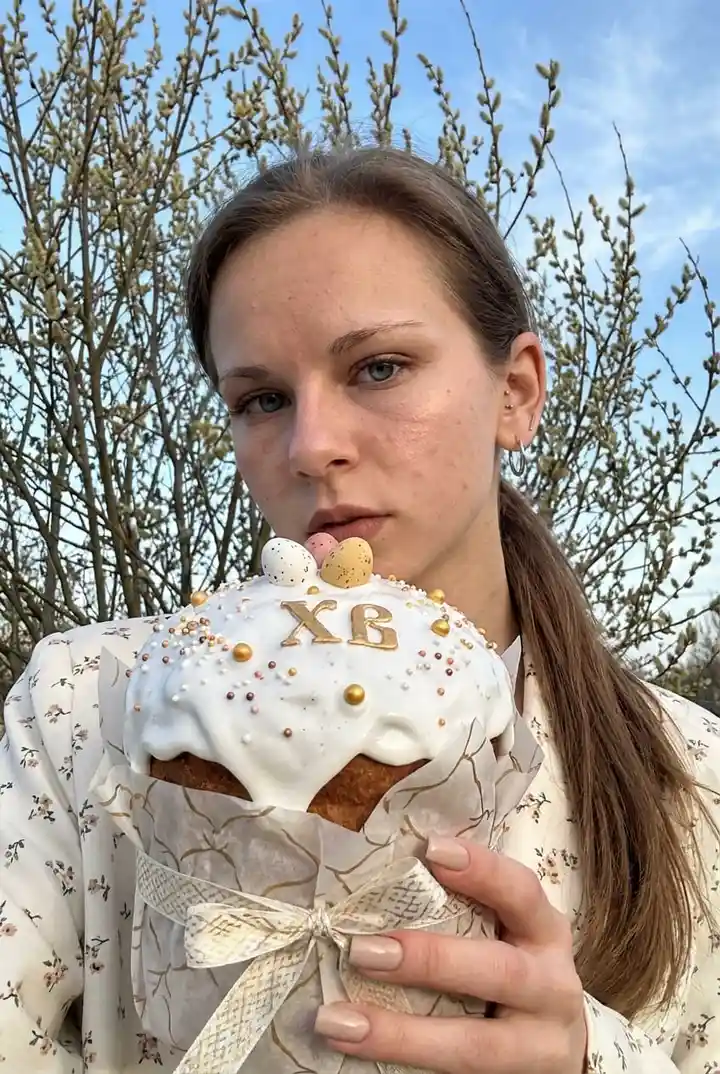 Пасхальное селфи с куличом