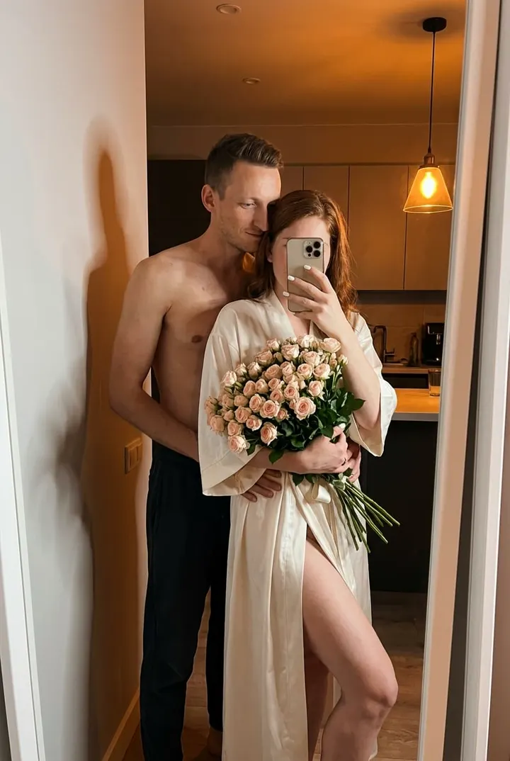 Зеркальное селфи в кимоно с розами