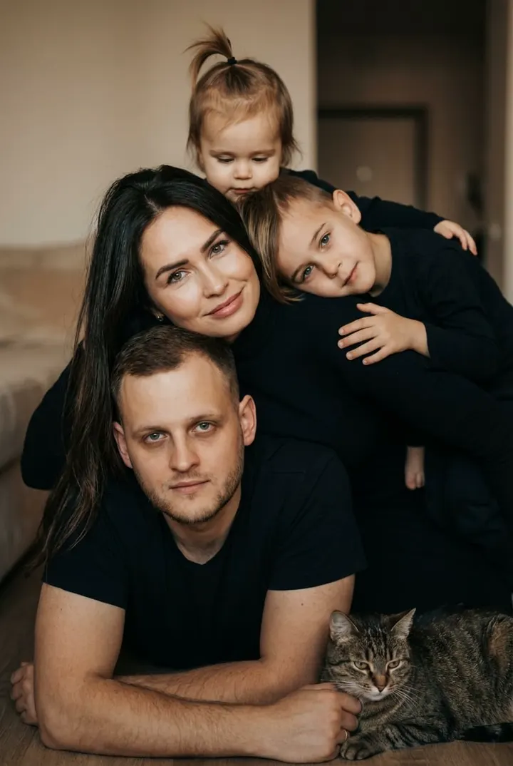 Семейная гармония в черном