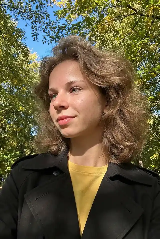 Осеннее селфи в черном тренче