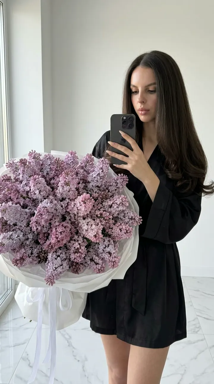 Селфи в зеркале с сиренью