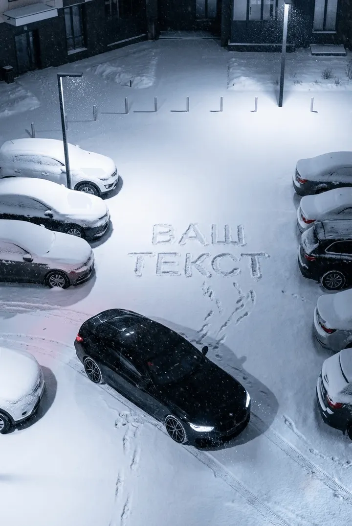 Снимок, сделанный с высокого ракурса многоэтажного, современного, элитного дома (вид