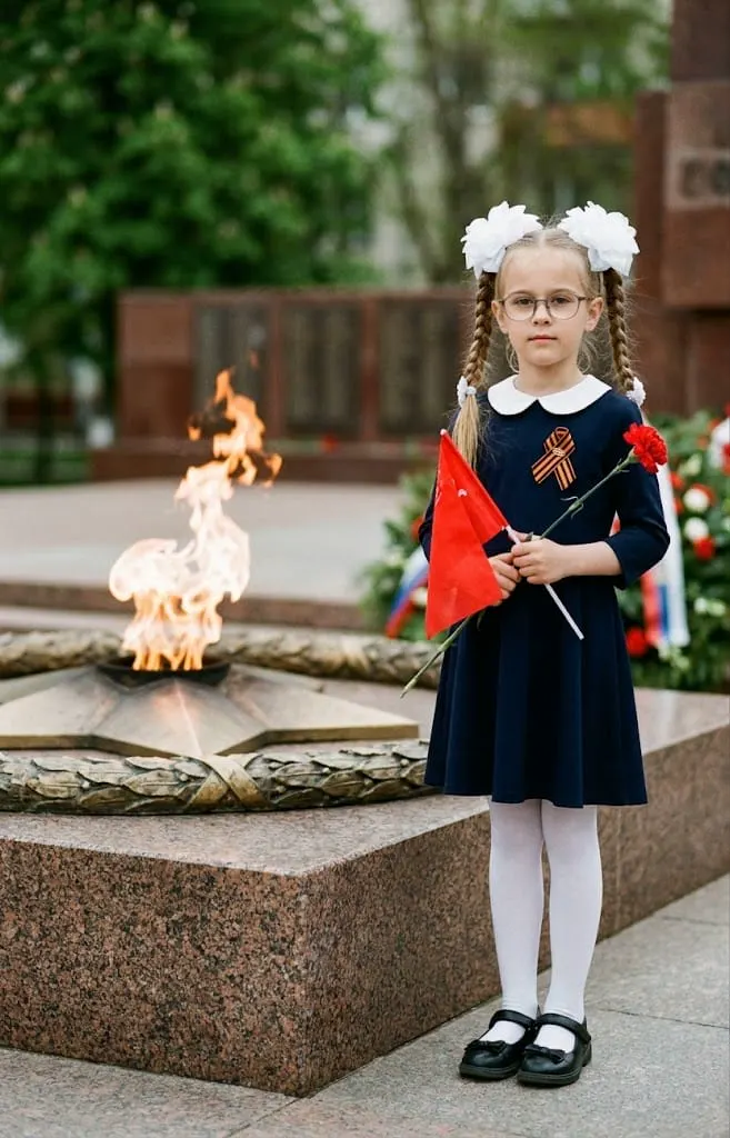 Девочка у Вечного огня