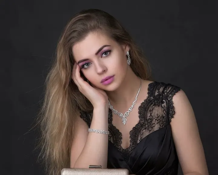 Элегантный женский портрет