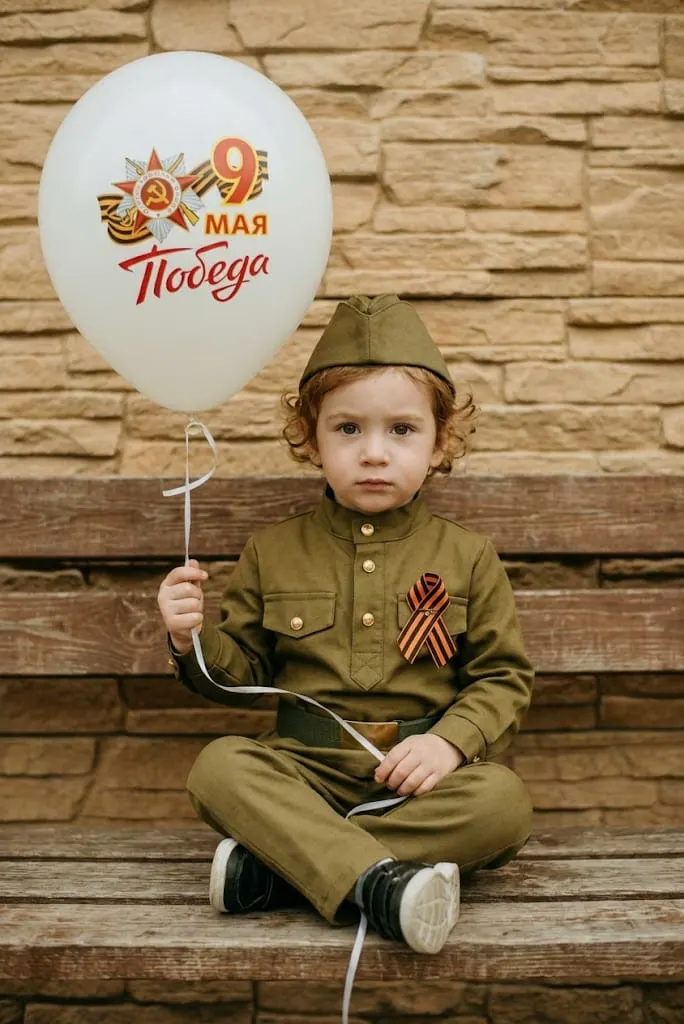Ребенок в военной форме 9 мая