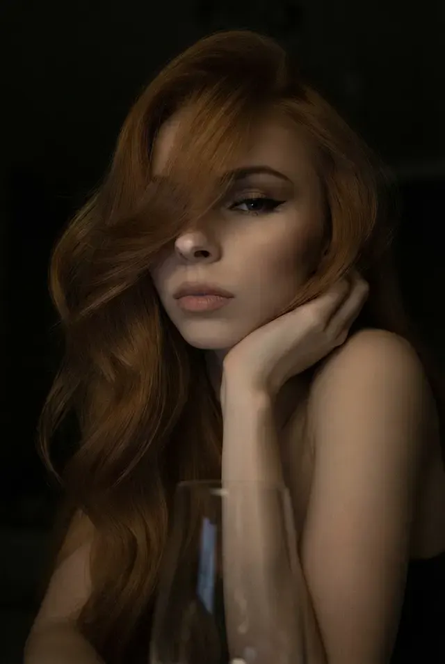 Ночное селфи в мягком полумраке