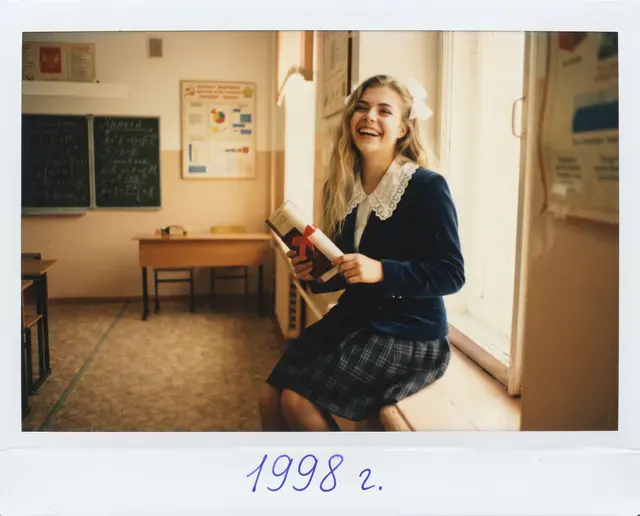 Полароидный выпускной портрет 1998