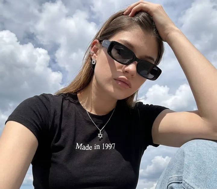 Девушка в стиле Vogue