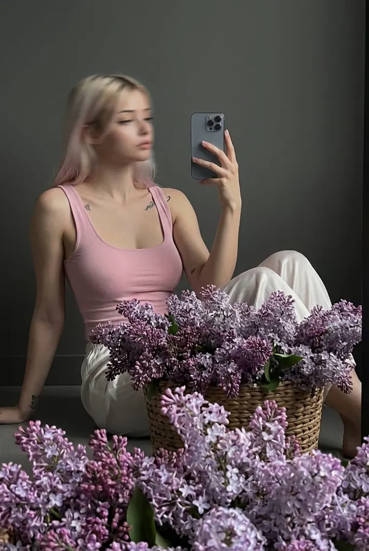 Селфи в зеркале с сиренью