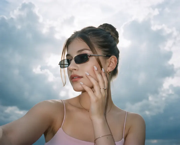 Fashion селфи на фоне неба